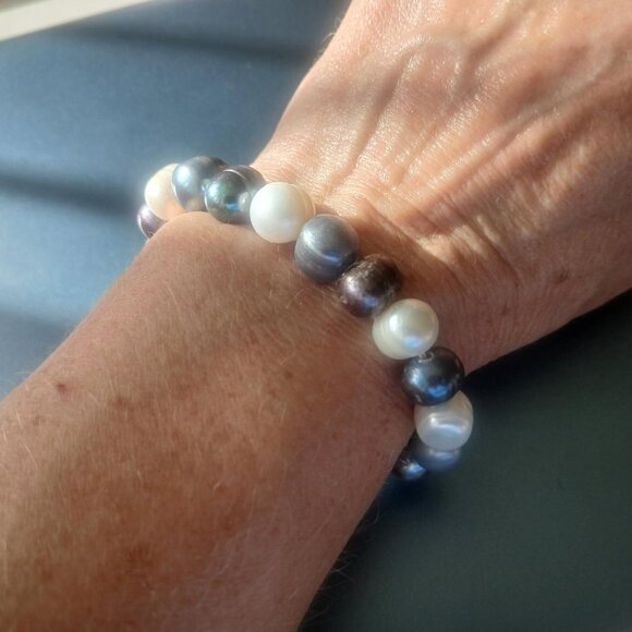 HONORA CULTURED FRESHWATER GRAY AND WHITE PEARL BRACELET - Picture 1 of 2